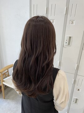 ヘアデザイン ソラ(Sola) くすみアッシュカラー 暖色系秋カラー×無造作ロングウェーブ