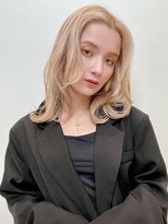 トルネード(TORNADO)&nbsp;海外ヘア ブロンドヘア ワンホンヘア くびれヘアt231215