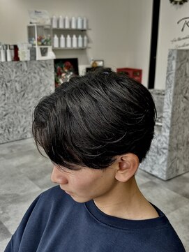 レボ(Revo) ニュアンスパーマ×センターパート