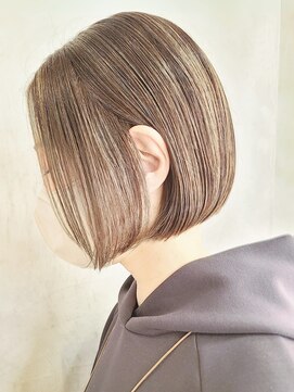 ソワネ 表参道(soigne) 大人ショートボブ白髪ぼかしハイライト顔周りレイヤー丸みボブ