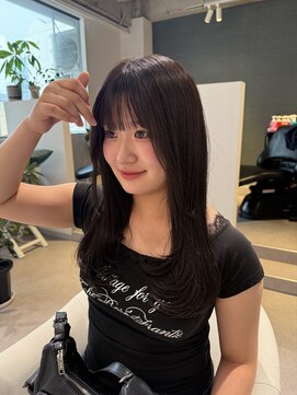 アム(amu) レイヤーカット/レイヤーロング/暗髪/地毛風カラー