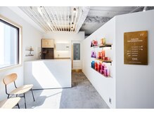 シー(SHE.osu)の雰囲気（エレベーターが開いたらすぐに受付♪/栄/矢場町/前髪カット無料/）