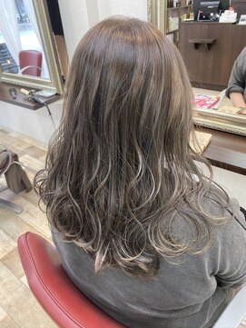 ヘアーサロン イルア 北越谷(hair salon I'LUNA) 透明感ベージュ