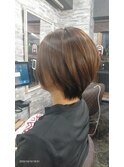 カッコかわいい、オトナの2ブロショートボブ