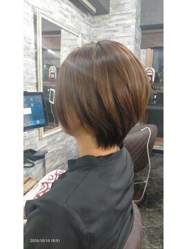 ヴィソップ(V.S.O.P) カッコかわいい、オトナの2ブロショートボブ