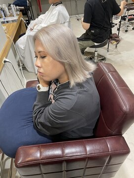 ライリー(riley) ホワイトベージュカラー