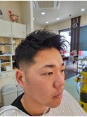 フェードを使ったメンズショート アップパング
