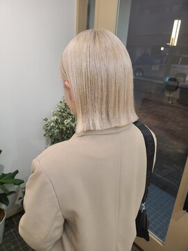 シアアルン 新小岩店(SHEER alun) ぱつっとボブ/ブリーチ