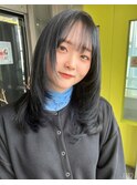 レイヤーカット暗髪艶髪