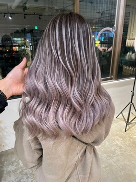 メリー オオサカ(Merly Osaka) white ash balayage