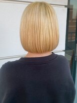 セプト 天神大名(SEPT.)&nbsp;ホワイトベージュ ハイトーンボブ ブリーチ 内巻きボブ