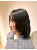 ミディアムヘア／顔周りレイヤー／レイヤースタイル