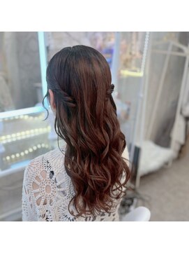 アトリエビューティーアミュ(atelier beauty AmU) 結婚式 お呼ばれ 推し活 ねじりハーフツイン