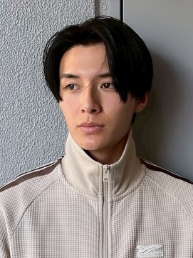 メラク(Merak) センターパートマッシュ × ナチュラル束感