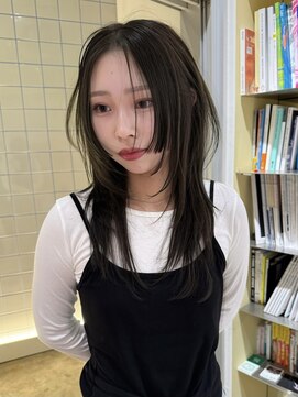 ローエ バイ デコ(Rohe by DECO) 透け感オリーブグレージュの韓国風ハッシュカット【英心】
