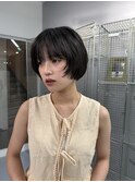 ふんわりシルエットで魅せる、大人のおしゃれショートボブ