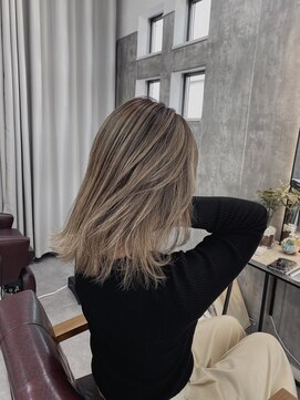 イッキ(IKKI) 根本が伸びても気にならないカラー