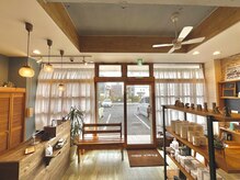 ピースニコ(Peace niko)の雰囲気（カフェのような落ち着いた店内）