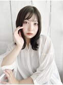 ダークカラーの外ハネスタイル