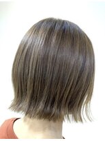 アズール 草加(azule) ミニボブ イルミナカラー グレージュ