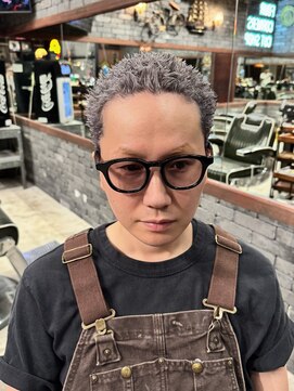 フォーコーナーズカットショップスリーセント 栄(FourCornersCutShop 3/cent) イージードリル/スパイキーベリーショート/ホワイトブロンド