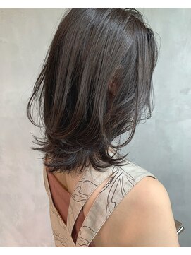 キチ(kichi.) [kichi.] 黒髪風グレージュ×ミディアムレイヤー