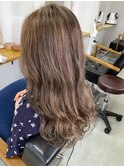 ワンカラーで明るめベージュ