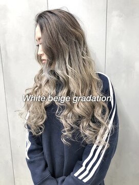 セシルヘアー(CECIL hair) ホワイトベージュグラデーション×くびれヘア