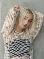 大人かわいい／20代30代／バングカット/ホワイトブロンド