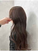 ベージュブラウン × ロングレイヤースタイル