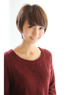 レウナ 外苑前(Reuna) 黒髪アッシュ・耳かけ大人ショートコンパクトで可愛い