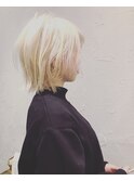 ホワイトヘアーボブ