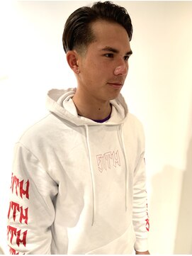 メリケンバーバーショップ コウベ(MERICAN BARBERSHOP KOBE) コンマヘアショートレイヤーかき上げパーマトランクスヘア