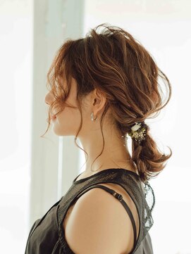 ヘアアンドリラクゼーション シャッセ(Hair&Relaxation SASE) ミディアムローポニー