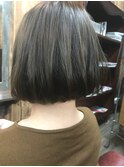 束感のある前下がりボブ