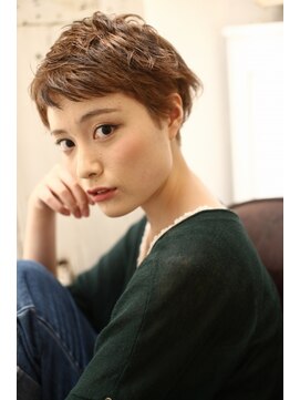 アイニー(ainee) ナチュラル×モードな大人ベリーショート