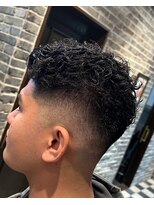 ミリオンバックス 御徒町店(Million Backs)&nbsp;ウェビーパーマ/束感ショート/スキンフェード<理容室>[メンズ]