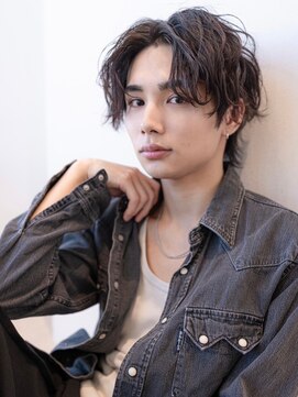 イオ 本厚木(io) 波巻きスパイラルパーマセンターパートウルフハイライト