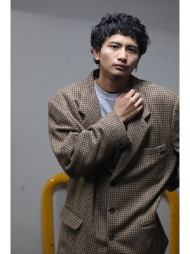 ブークル(boucle) 刈り上げないショート オン眉 個性派 メンズパーマ