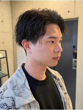 ブルニール 中崎町(BLEUNIR) ツイストスパイラル　大人メンズ　ビジネスヘア　センターパート