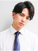 スーツ短髪ツーブロック束感モテる黒髪パーマ流行新郎髪型結婚式