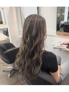 ドルチェ 梅田(Dolce) 【Dolce西梅田】筋感ハイライトホワイティアッシュ