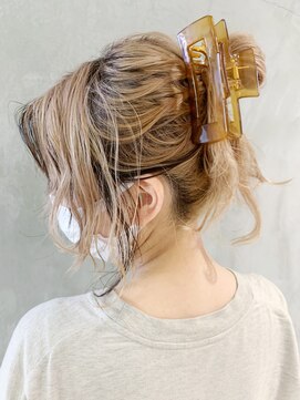 アイティー バイ アルバム 浦和店(IT by ALBUM) ホワイトブロンドマロンベージュフェミニンロング_ba296462