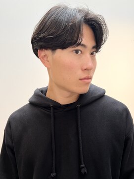 トレス(TRESS) センターパート　刈り上げ　メンズパーマ　原宿　表参道　渋谷