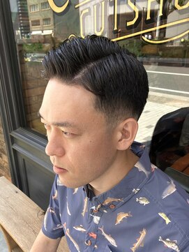 フォーコーナーズ(Four Corners) フェードカット／サイドパート／七三分け／刈り上げ