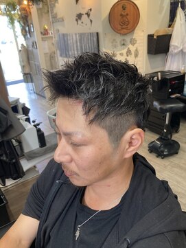 リンク(LiNK) ツーブロック・アップバングスタイル