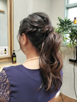 スミ(SUMI) ポニーアレンジ