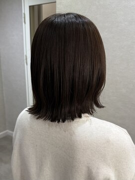 カラークチュール(Color Couture) 黒髪/ホブ/切りっぱなし/ネイビー/小顔カット/ボルドー/韓国