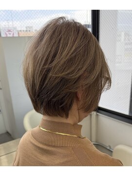 ジエクトアイロ 江坂駅前 似合わせショート/フェザーショート/細めハイライト