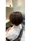 ボブベースのカットに、カラーリング